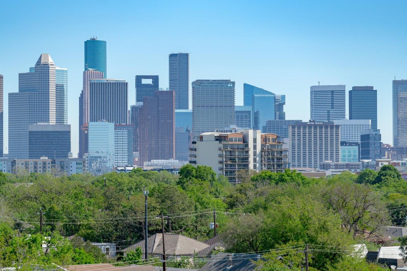 uniti-montrose-houston-tx-building-photo-10 apartments for rent in montrose houston tx skyline